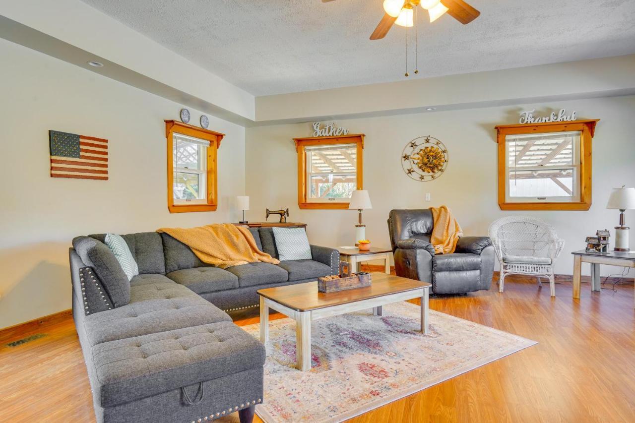 Вилла Hocking Hills Hideaway With Hot Tub And Fire Pit! Логан Экстерьер фото