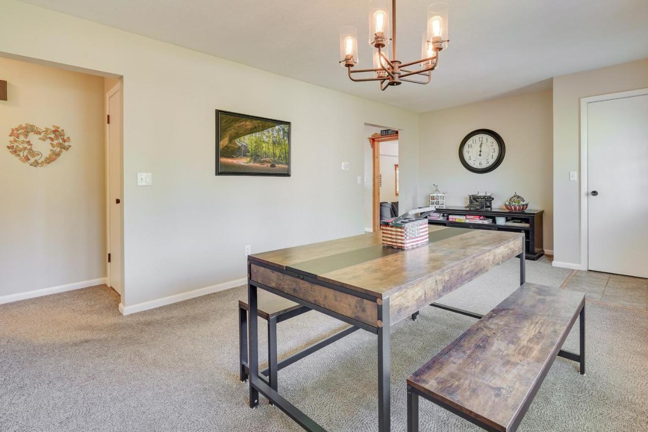 Вилла Hocking Hills Hideaway With Hot Tub And Fire Pit! Логан Экстерьер фото