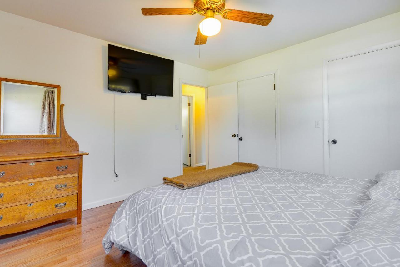 Вилла Hocking Hills Hideaway With Hot Tub And Fire Pit! Логан Экстерьер фото