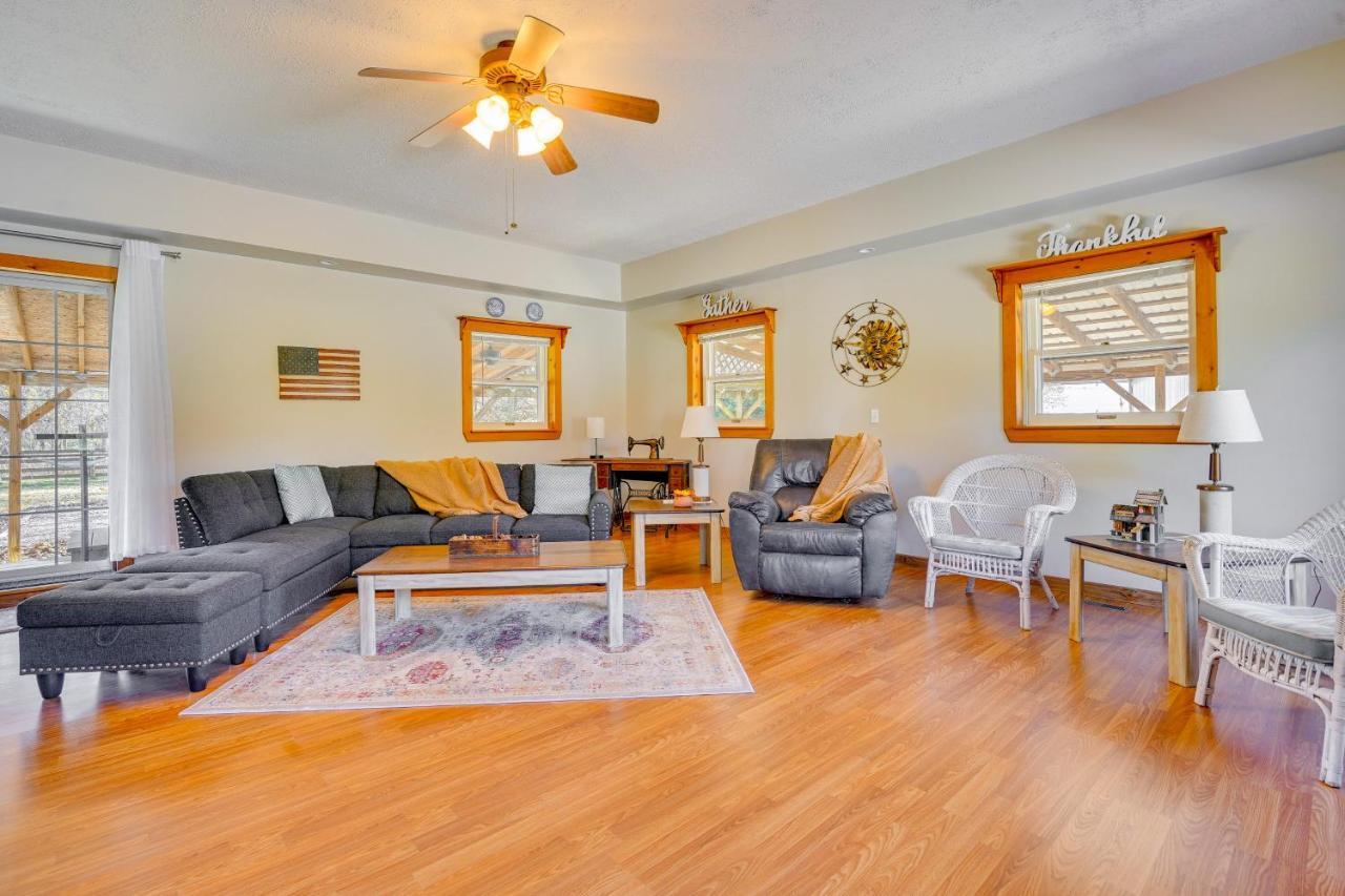 Вилла Hocking Hills Hideaway With Hot Tub And Fire Pit! Логан Экстерьер фото
