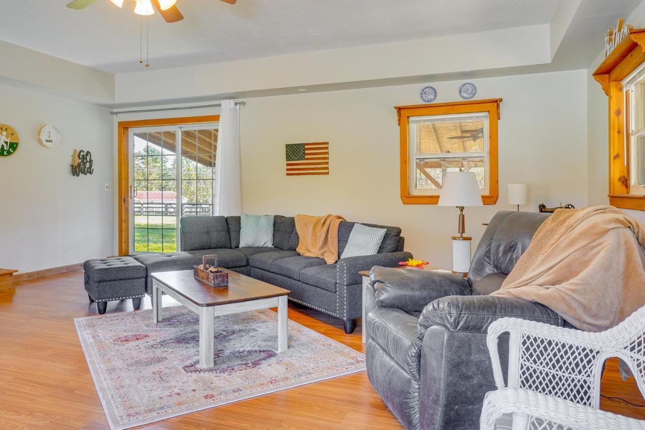 Вилла Hocking Hills Hideaway With Hot Tub And Fire Pit! Логан Экстерьер фото