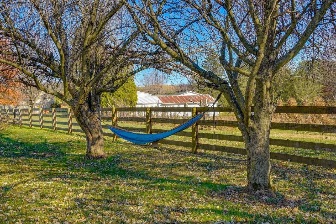 Вилла Hocking Hills Hideaway With Hot Tub And Fire Pit! Логан Экстерьер фото