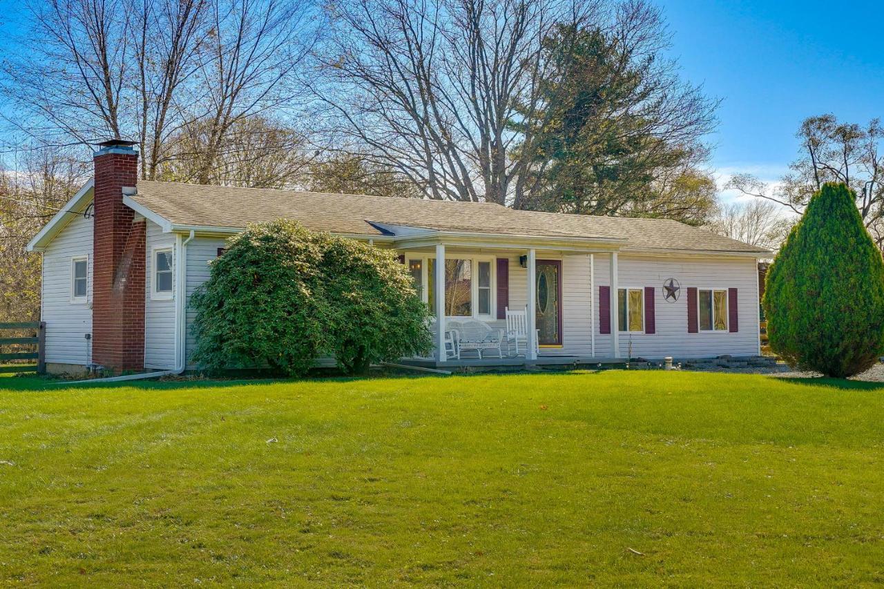 Вилла Hocking Hills Hideaway With Hot Tub And Fire Pit! Логан Экстерьер фото